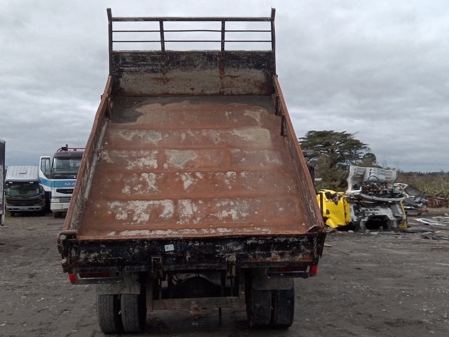 2010 Mitsubishi Canter KJ00356 - Farm trailer project PN: