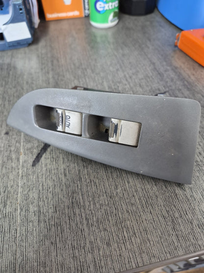 2015 Isuzu N-Series NQR NQR500- Right Front Window Switch PN: M31870