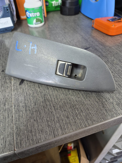 2015 Isuzu N-Series NQR NQR500- Left Window Switch PN: