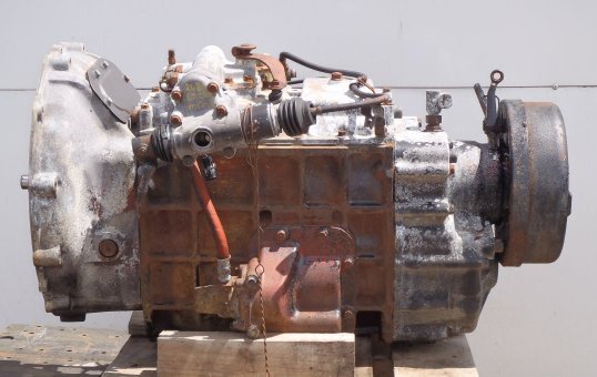 1990 Mitsubishi Fuso Super Great FS fs418u-5301043- Trans/Gearbox PN: 2486