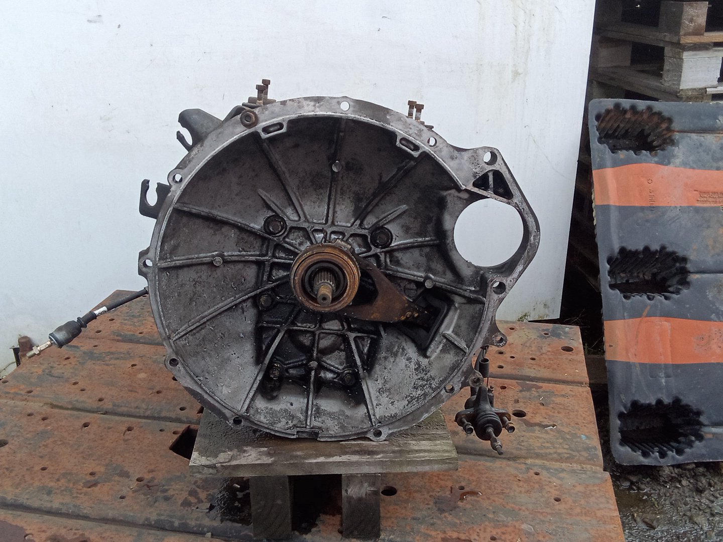 1996 Isuzu Elf NKR66E - Trans/Gearbox PN: MXA5R