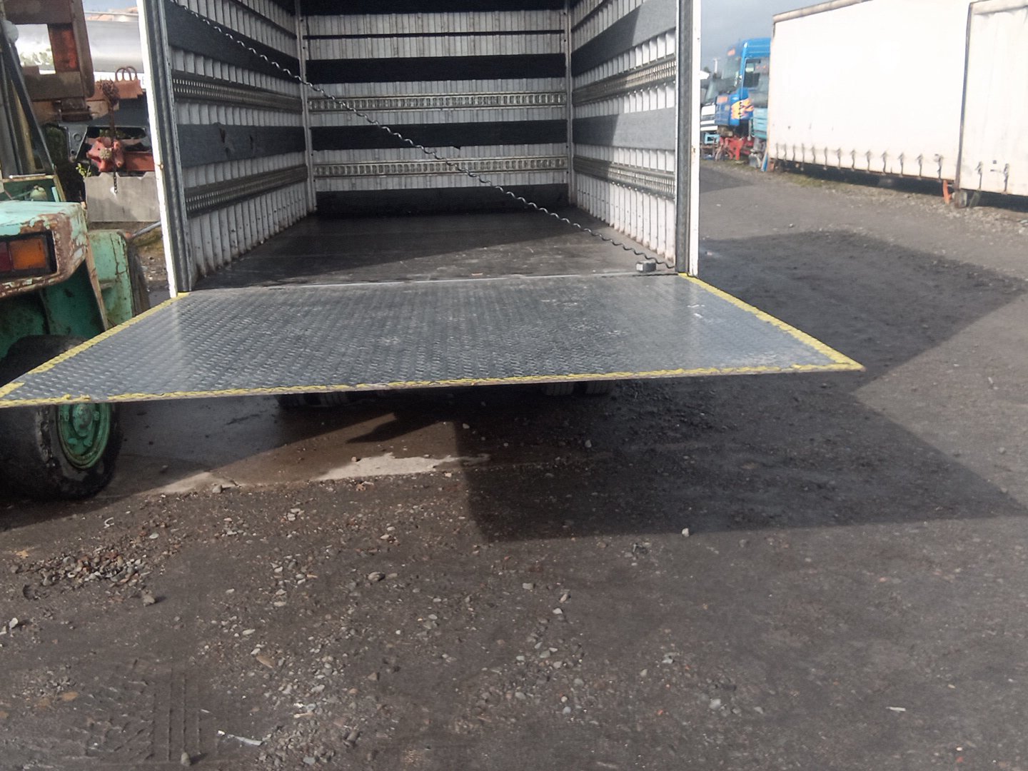 2004 Mitsubishi Canter JLAFE635E0KN40561- tail lift PN: