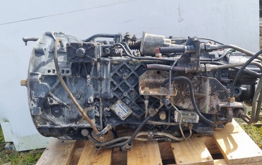1997 Isuzu Giga 1997-on EXZ82J13000274- Trans/Gearbox PN: zf 16s181 4296