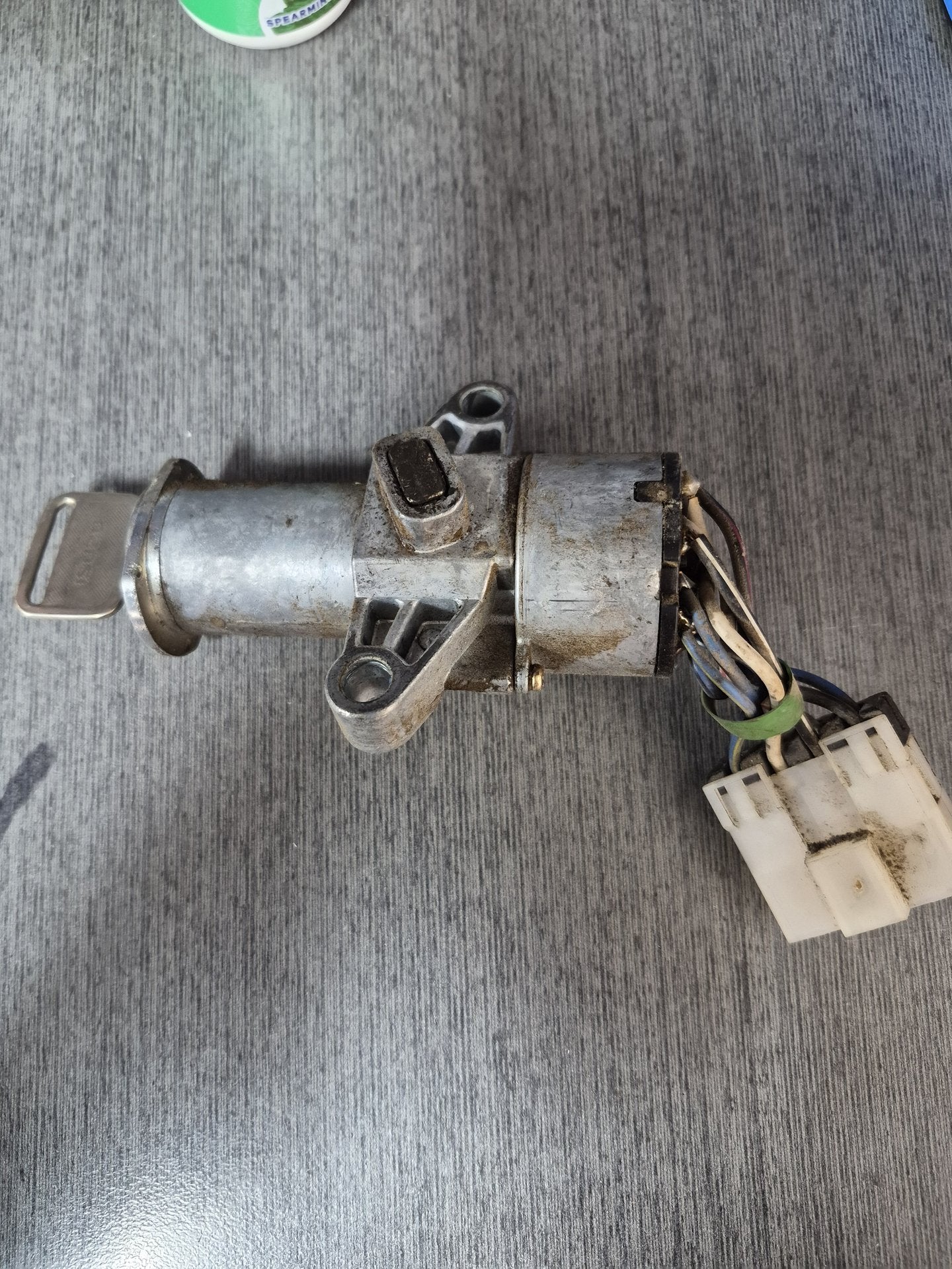 2005 Isuzu Giga CXZ CXZ51- Ignition Barrel PN: