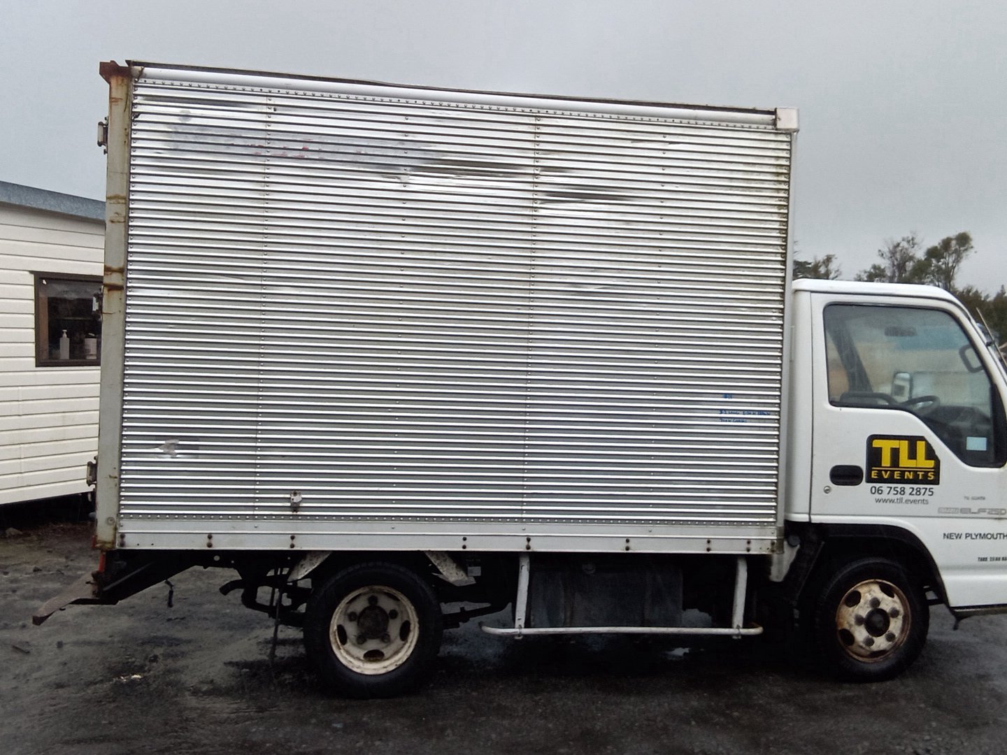 1996 Isuzu Elf NKR66E- Box Body PN: box body 3.200 long