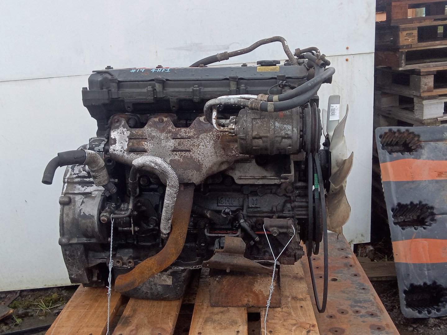1996 Isuzu Elf NKR66E - Engine PN: 4hf1 inline fuel pump