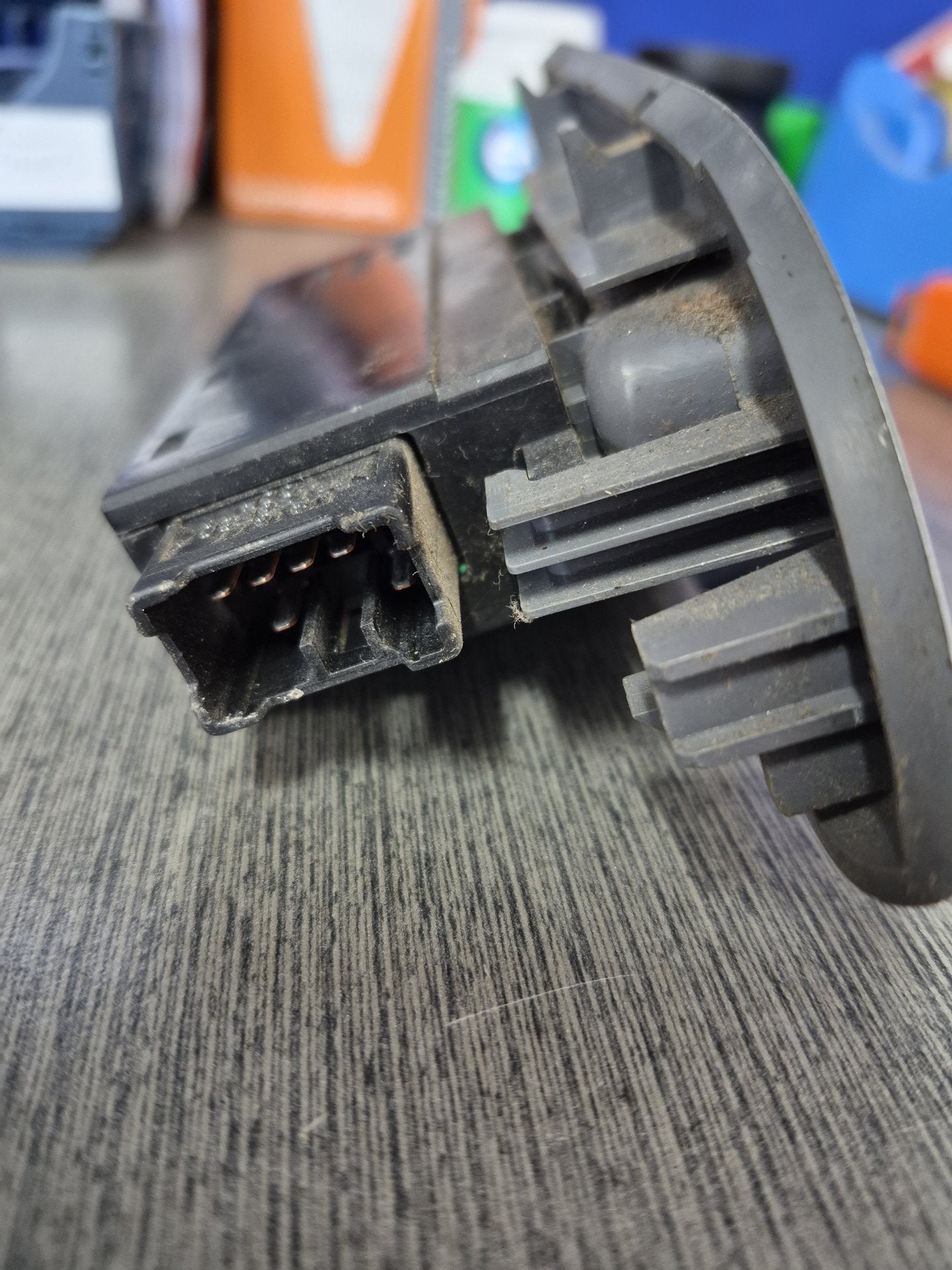 2015 Isuzu N-Series NQR NQR500- Right Front Window Switch PN: M31870