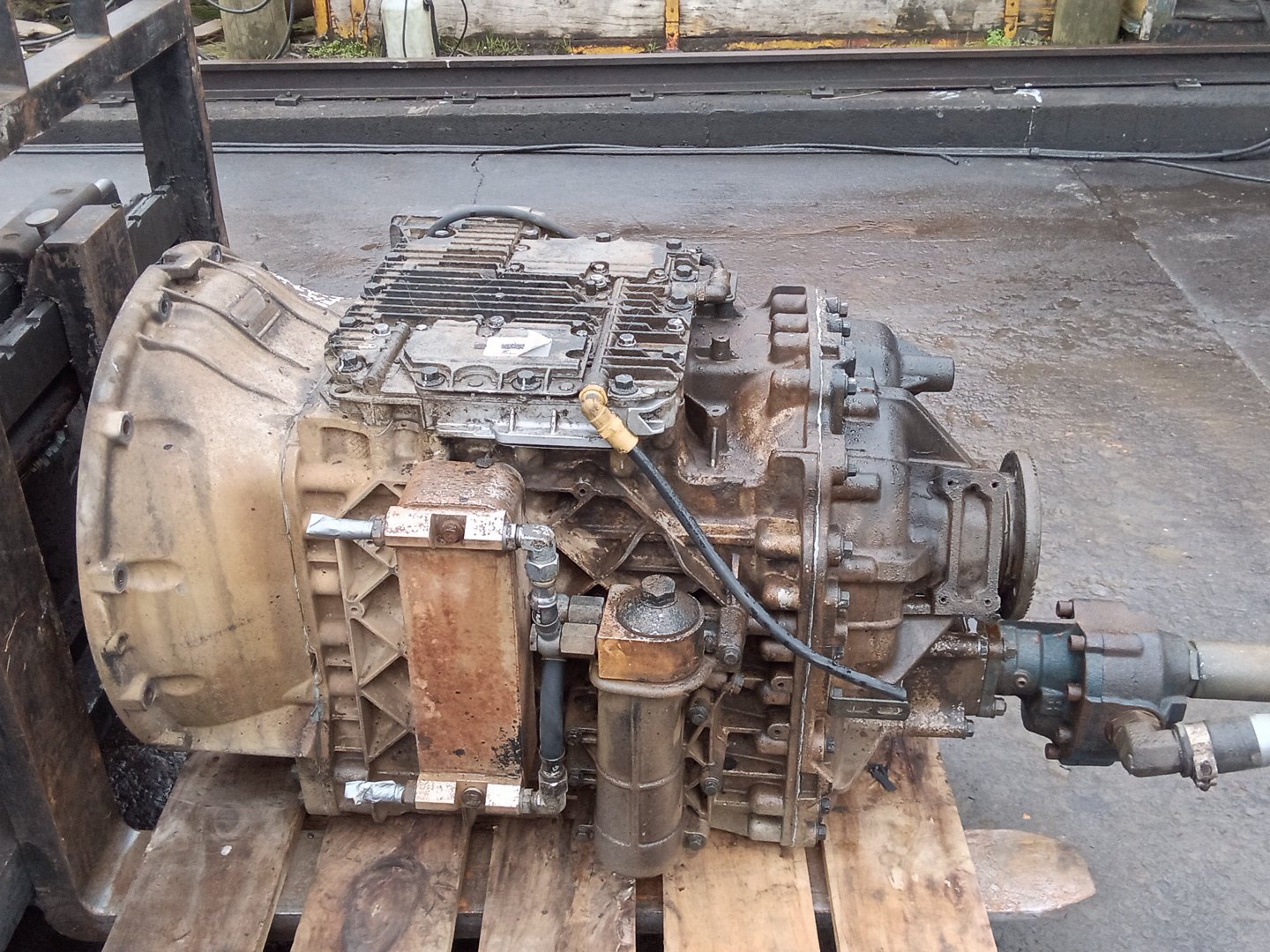 2010 Volvo 480 E YV5JSW0G7AD132545- Transmission PN: at2512c