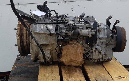 2004 Isuzu F-Series FRR frr35cs-7002024- Trans/Gearbox PN: 2382 M207E