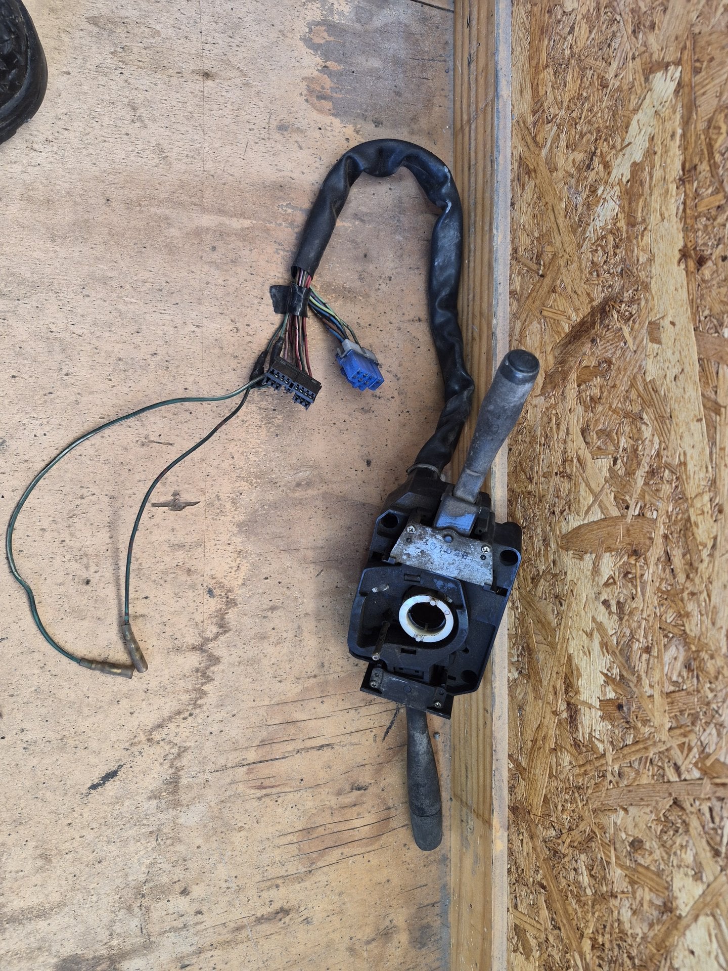 1994 Isuzu N-Series NKR NKR63E-7401831- Combination Switch PN: