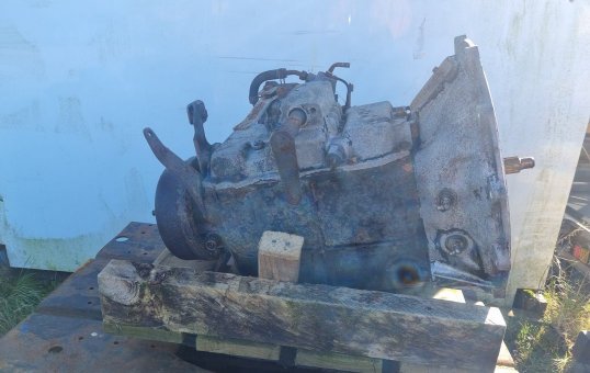 1985 Nissan UD CM Series CM87 CM87-000030- Trans/Gearbox PN: 4318 fe6 5spd
