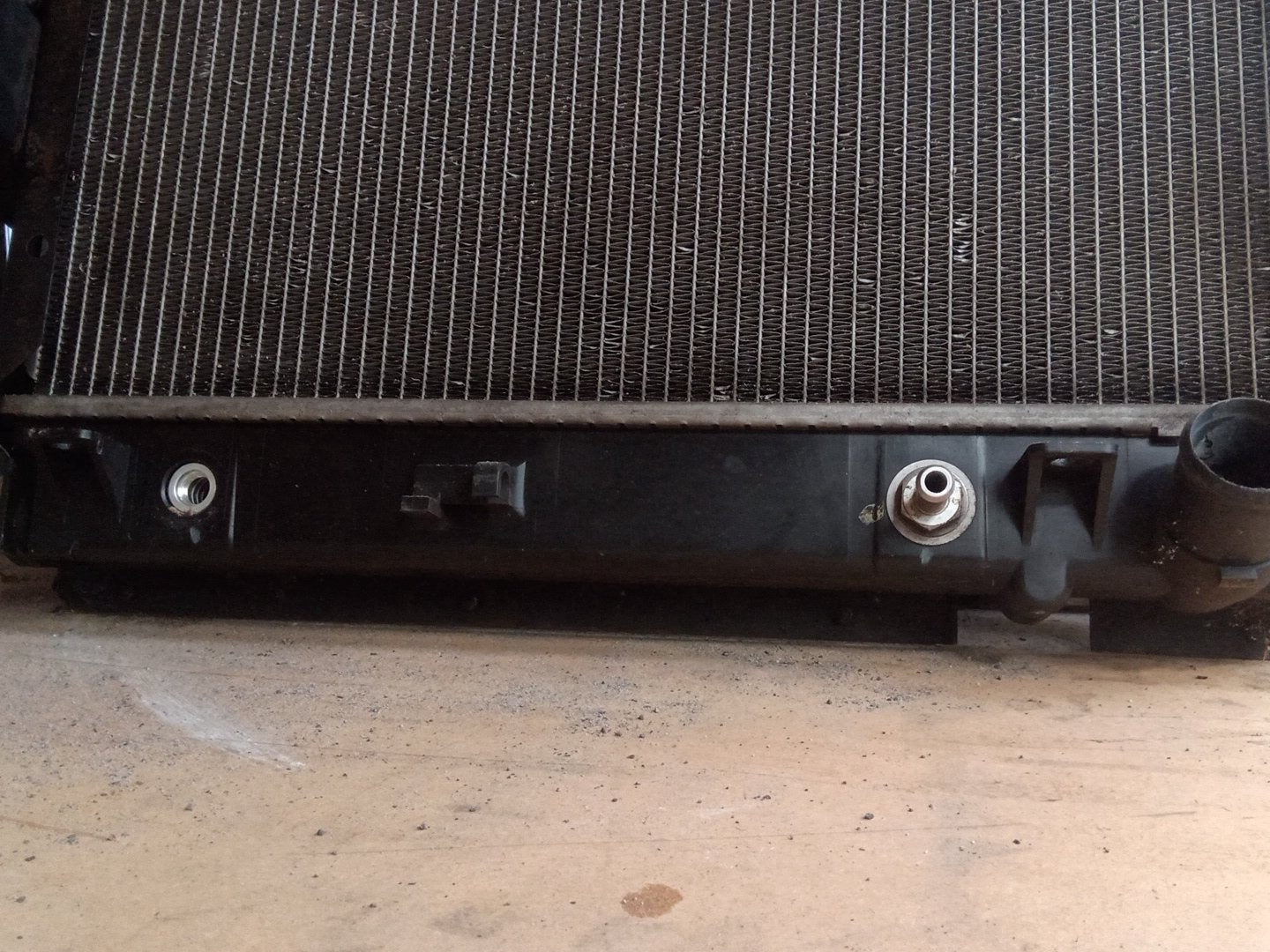 2014 Isuzu N-Series NMR MNR85- Radiator PN: 8973838582