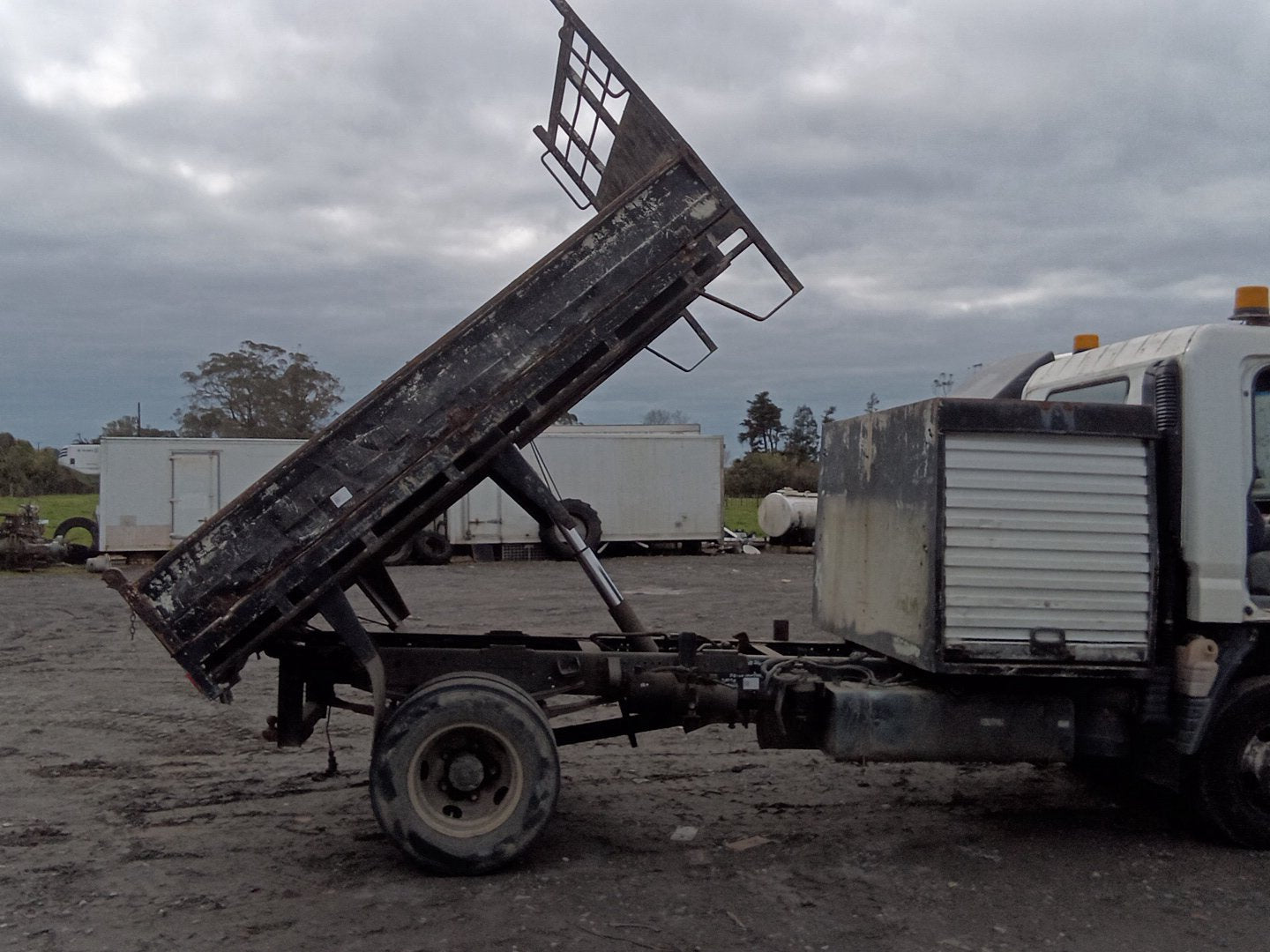 2010 Mitsubishi Canter KJ00356 - Farm trailer project PN: