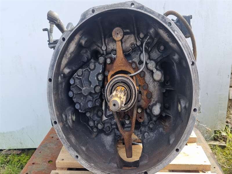 1997 Isuzu Giga 1997-on EXZ82J13000274- Trans/Gearbox PN: zf 16s181 4296