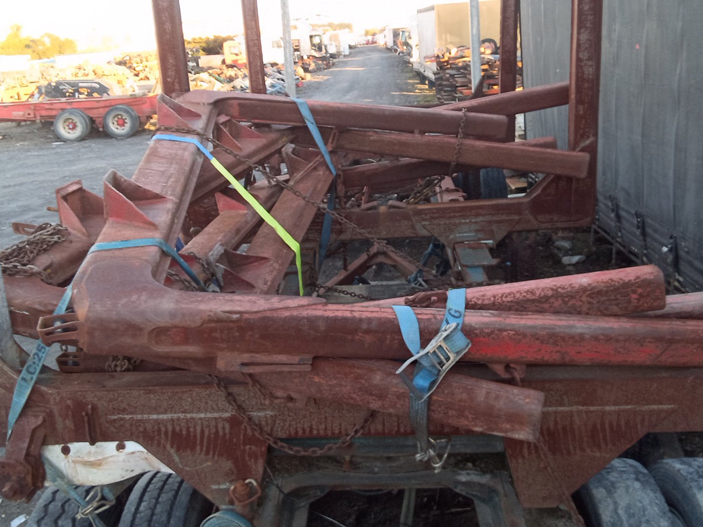 2006 Mack Qantum QH7888RS- log bolsters PN: trailer bolsters