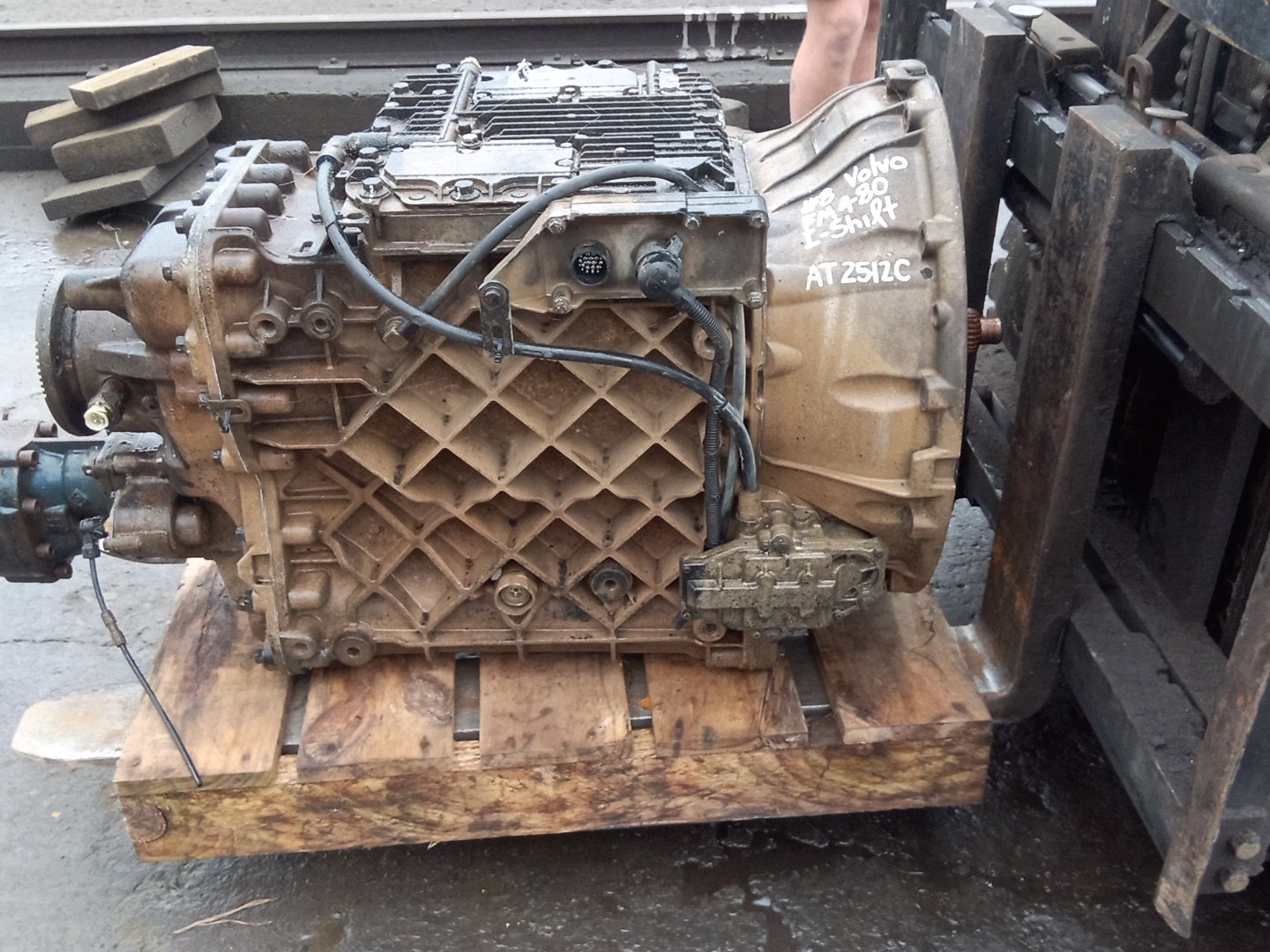 2010 Volvo 480 E YV5JSW0G7AD132545- Transmission PN: at2512c