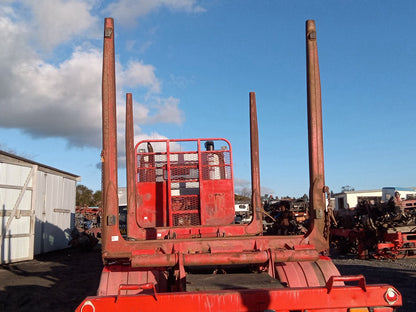 2005 Mack Qantum QH7888RS- log bolsters PN: